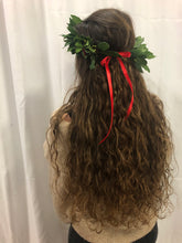 Carica l'immagine nel visualizzatore di Gallery, Coroncina di alloro e bacche per laurea