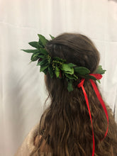 Carica l'immagine nel visualizzatore di Gallery, Coroncina di alloro e bacche per laurea