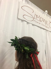 Carica l'immagine nel visualizzatore di Gallery, Coroncina di alloro e bacche per laurea